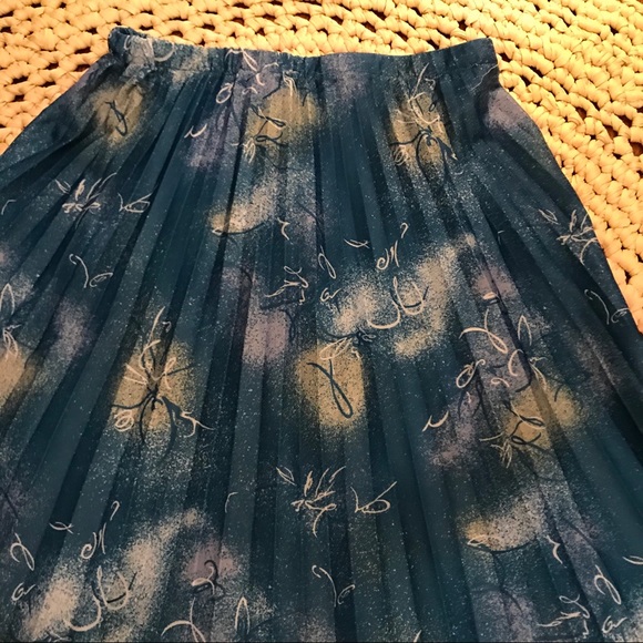 Vintage accordion skirt and top - Picture 2 of 4